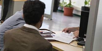 看到这位眼镜👓女子，有种老婆等着，我马上回家的感觉(看看这一个戴眼镜👓的是谁)