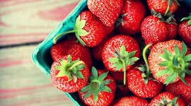 动不动出汗的原因是什么(动不动就出汗的人是不是身体有毛病)